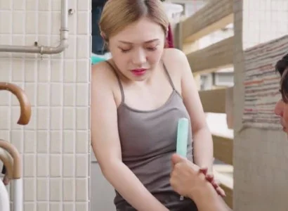 Vợ anh trai giúp em dâu làm cha mẹ
