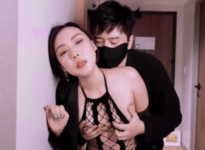 Ả vợ bán thân cho sếp để lấy tiền trả nợ cho chồng