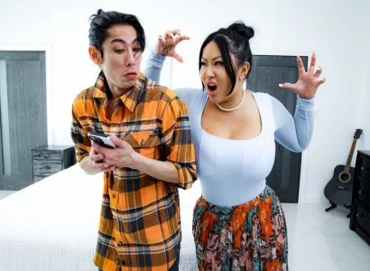 Anh con trai làm cho mẹ kế xăm trổ hàng múp lên đỉnh