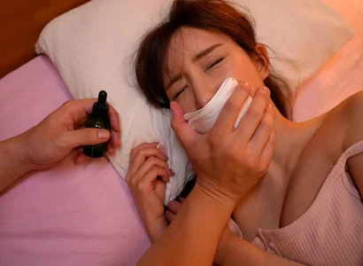 Gã đánh thuốc mê cô em họ xinh đẹp để quan hệ